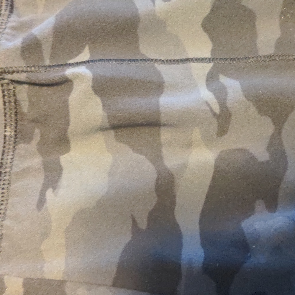 Athleta Salutation Black and Grey Camo Jogger Cropped Yoga pant - Picture 2 of 6